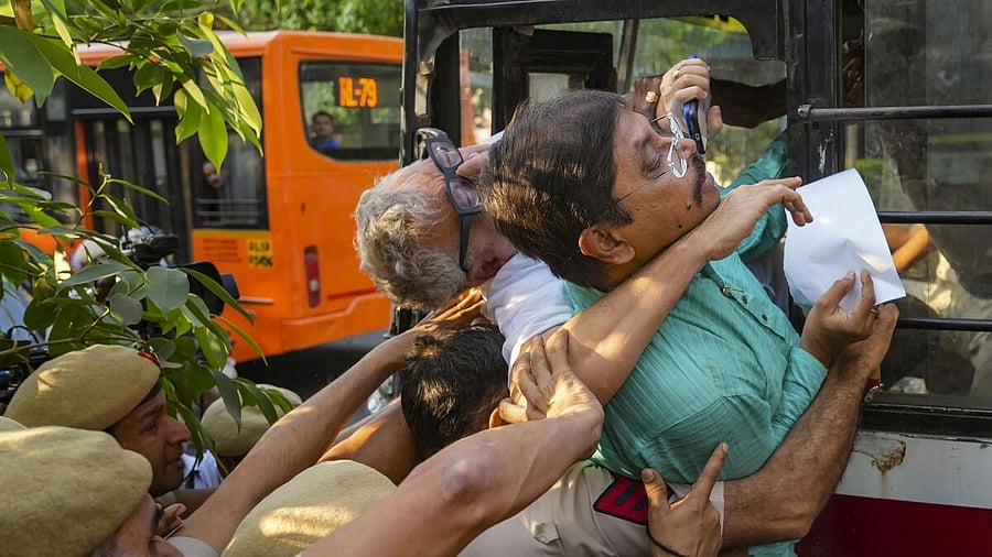 <div class="paragraphs"><p>Delhi Police personnel detain TMC leaders Derek O'Brien and Abir Ranjan Biswas during a dharna of a TMC delegation after a meeting with Election Commission of India (ECI), outside ECI's office, in New Delhi.&nbsp;</p></div>
