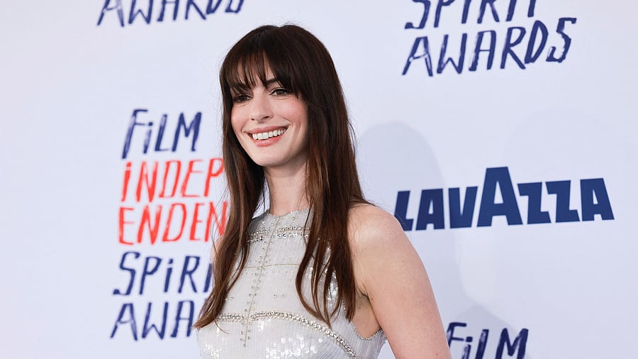<div class="paragraphs"><p>Anne Hathaway.</p></div>