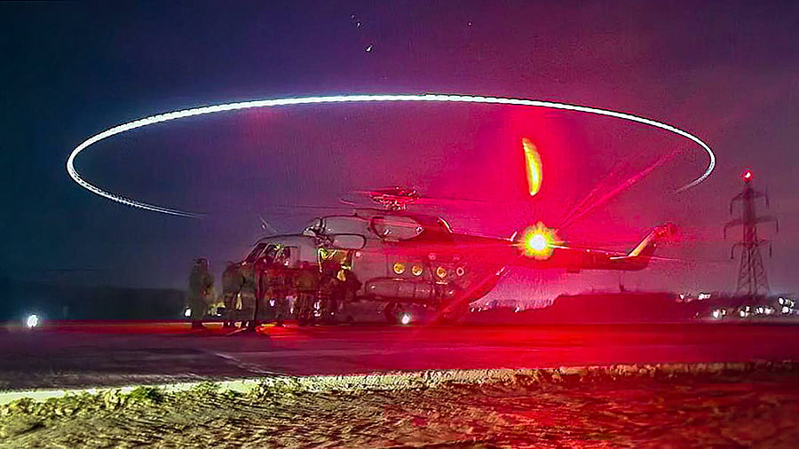 <div class="paragraphs"><p> A helicopter of the Indian Air Force lands on the Wanpoh-Sangam stretch of the Jammu-Srinagar National Highway as part of an Emergency Landing Facility (ELF) drill, in Jammu &amp; Kashmir, Tuesday, April 2, 2024. </p></div>