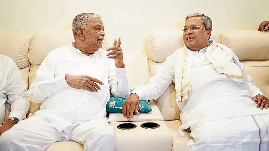 <div class="paragraphs"><p>Chief Minister Siddaramaiah calls on Lok Sabha member V Srinivas Prasad at the latter’s house in Mysuru, on Saturday. </p></div>