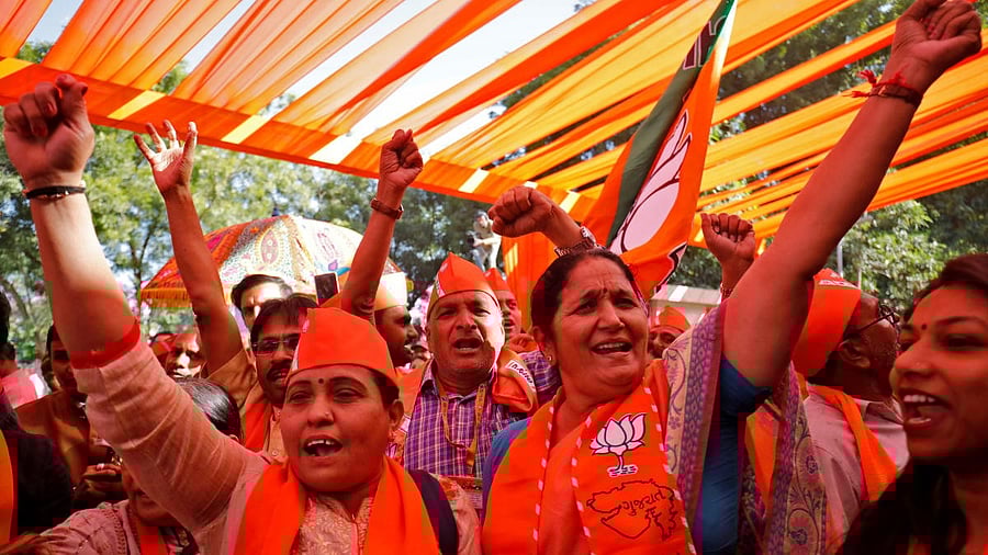 <div class="paragraphs"><p>The rally will pass through Nadiad, Anand, Vadodara and Bharuch towns before culminating at Surat.</p></div>