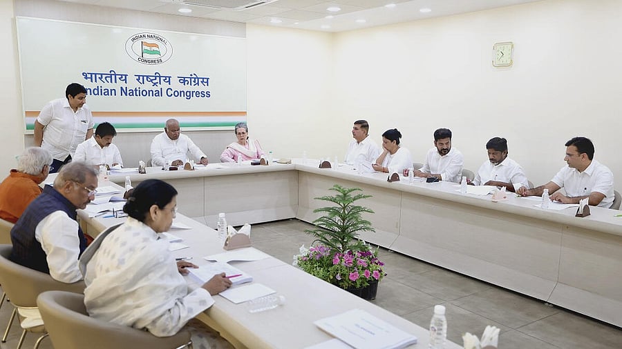 <div class="paragraphs"><p>Congress President Mallikarjun Kharge with party leaders Sonia Gandhi and K.C. Venugopal during the Congress Central Election Committee (CEC) meeting.</p></div>