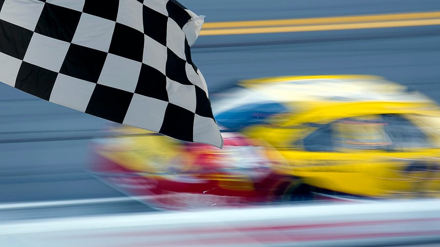 <div class="paragraphs"><p>Representative image of car race.</p></div>