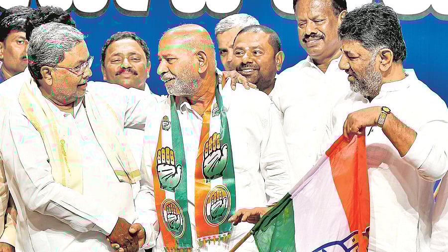 <div class="paragraphs"><p>Chief Minister Siddaramaiah greets outgoing BJP MP Karadi Sanganna, who joined the Congress, at KPCC office in Bengaluru on Wednesday. DyCM and KPCC president D K Shivakumar looks on. </p></div>