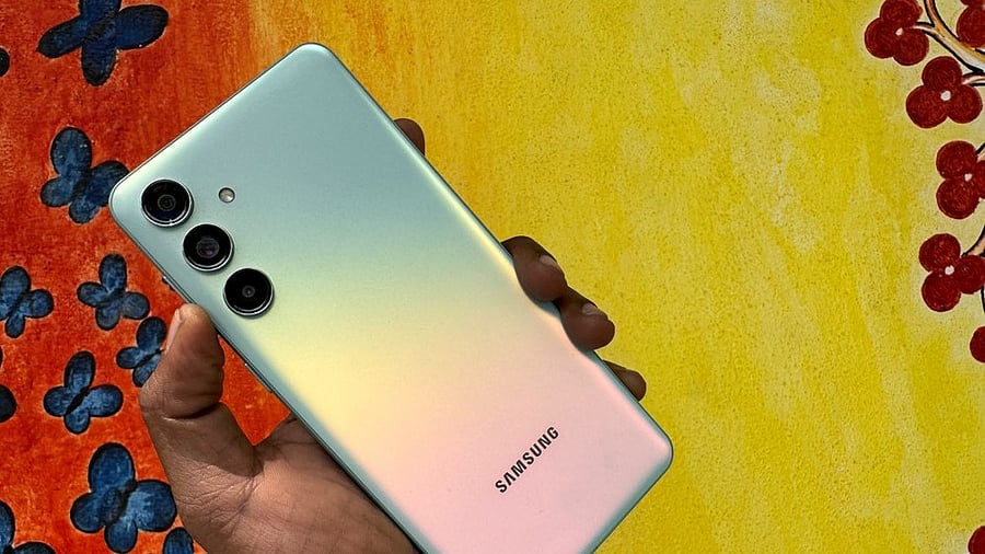 <div class="paragraphs"><p>Samsung Galaxy M55 phone</p></div>
