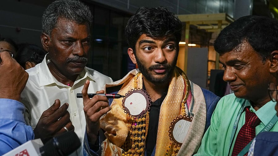 <div class="paragraphs"><p>Fans seek autographs from Indian chess grandmaster D Gukesh on his arrival at Chennai Airport on Thursday, April 25. </p></div>