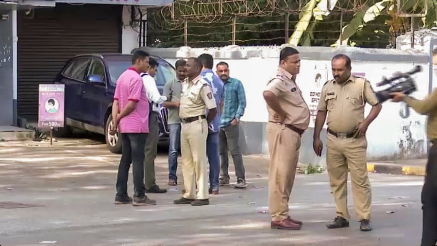 <div class="paragraphs"><p>Police personnel outside the Bollywood superstar Salman Khan's residence after shots fired, in Mumbai.</p></div>