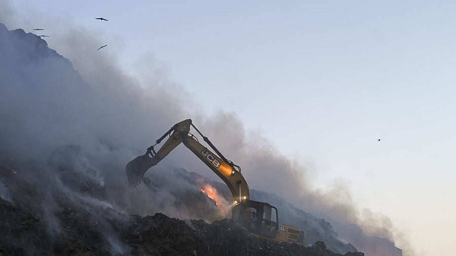 <div class="paragraphs"><p>Workers douse flames at the Ghazipur landfill site, in New Delhi, Monday, April 22, 2024.</p></div>