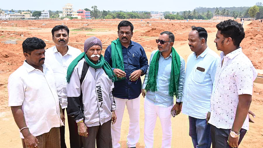 <div class="paragraphs"><p>Farmers have accused the BDA land acquisition officers of demanding bribes for issuing an entitlement certificate.</p></div>