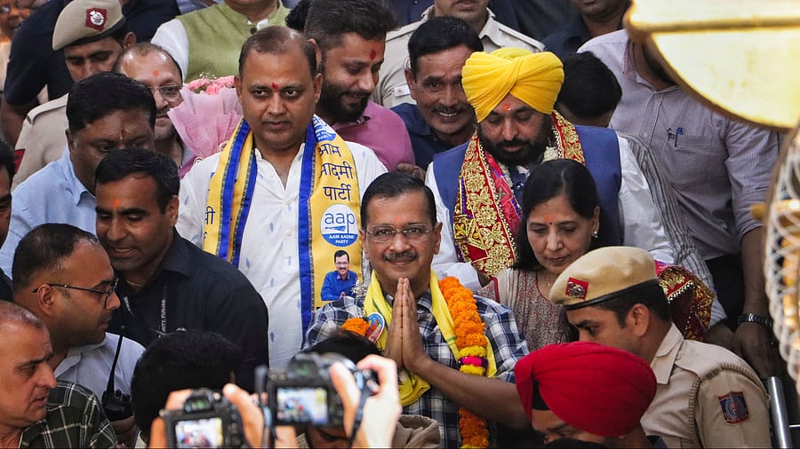 <div class="paragraphs"><p>Delhi Chief Minister Arvind Kejriwal with wife Sunita Kejriwal, Punjab's Bhagwant Mann and AAP leader Somnath Bharti  after he got interim bail in a money laundering case, amid Lok Sabha elections</p></div>