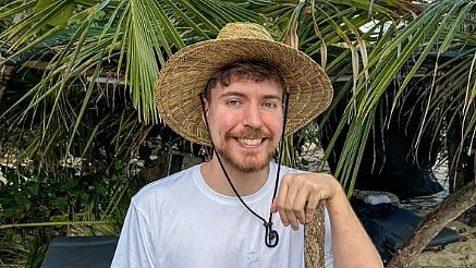 <div class="paragraphs"><p>MrBeast.</p></div>