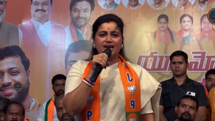 <div class="paragraphs"><p>Nvaneet Rana during her speech in Telangana.</p></div>