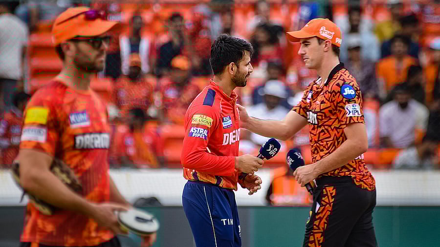 <div class="paragraphs"><p>Sunrisers Hyderabad captain Pat Cummins and Punjab Kings Captain Jitesh Sharma.</p></div>
