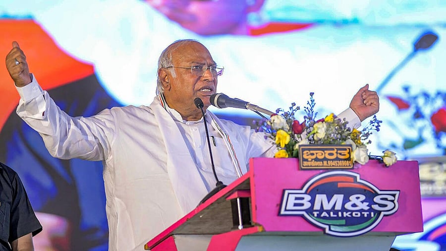 <div class="paragraphs"><p>Congress President Mallikarjun Kharge addresses a public meeting for Lok Sabha elections, in Karnataka. </p></div>