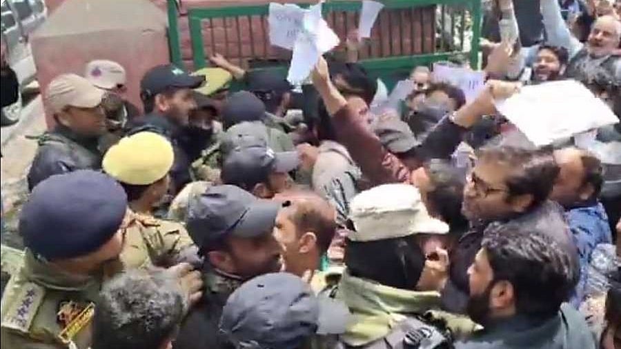 <div class="paragraphs"><p>A screengrab from a video showing PDP workers and supporters staging a protest against the Election Commission's decision of deferring the Lok Sabha polls for the Anantnag-Rajouri seat. (Video shared by Chief Spokesperson of PDP Syed Suhail Bukhari)</p></div>