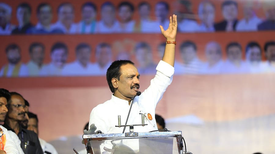 <div class="paragraphs"><p>An army jawan demanded the money from Shiv Sena (UBT) leader Ambadas Danve— in the picture.</p></div>