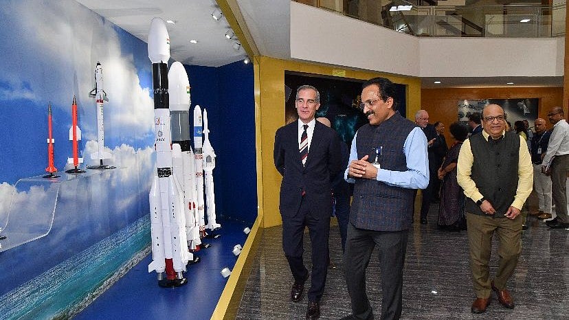 <div class="paragraphs"><p>US Ambassador to India Eric Garcetti and ISRO Chairman S Somanath.</p></div>