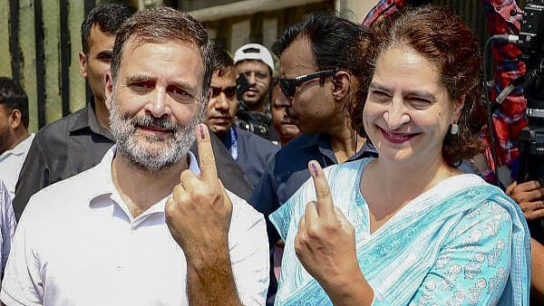 <div class="paragraphs"><p>Priyanka and Rahul Gandhi show their inked fingers after voting</p></div>