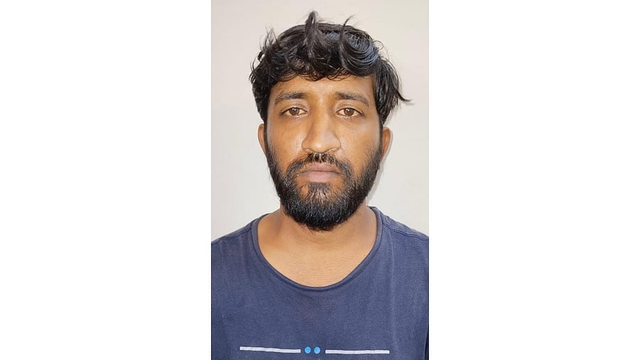 <div class="paragraphs"><p>Sadiq alias Anil. </p></div>