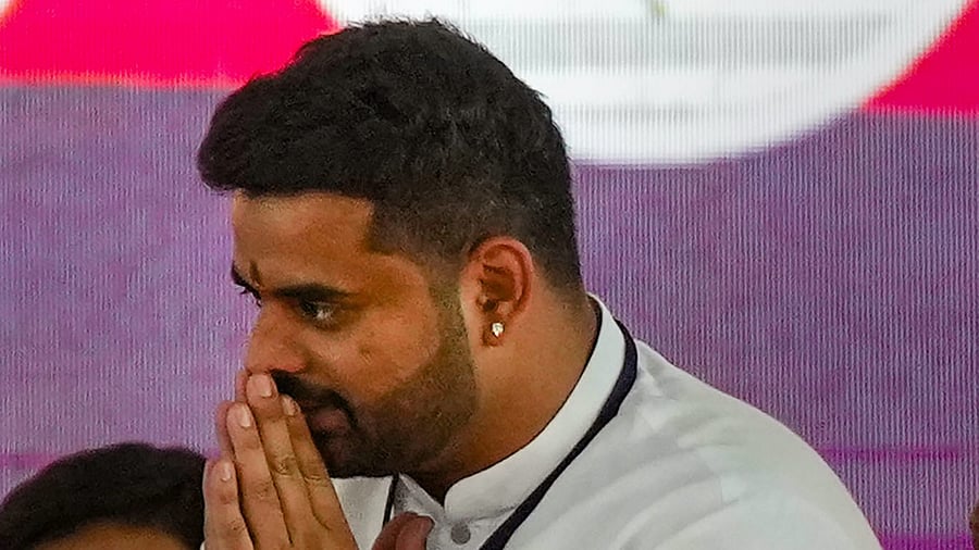 <div class="paragraphs"><p>The teams conducted mahazar at the MP’s government house in Hassan.</p></div>