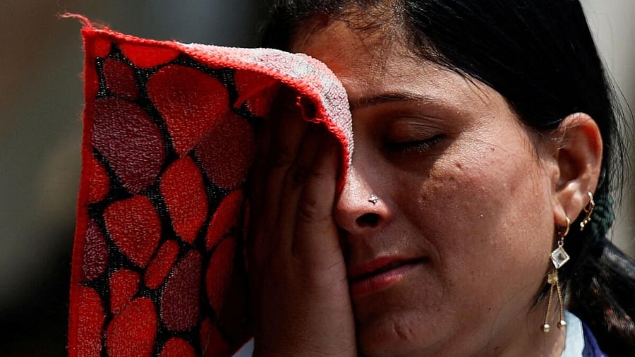 <div class="paragraphs"><p>A woman wipes her face on a hot day in Mumbai</p></div>
