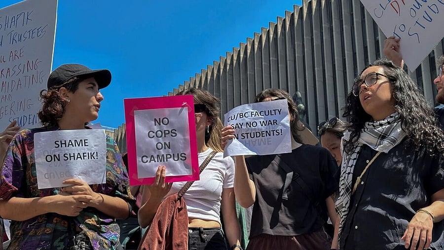 <div class="paragraphs"><p>Columbia University students and pro-Palestinian protesters march in front of Hamilton Hall in Manhattan, New York City, U.S., May 1, 2024.</p></div>