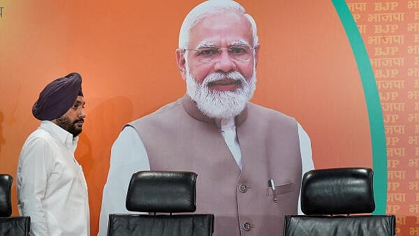 <div class="paragraphs"><p>Former Congress leader Arvinder Singh Lovely at BJP office before joining BJP, in New Delhi, Saturday, May 4, 2024.</p></div>