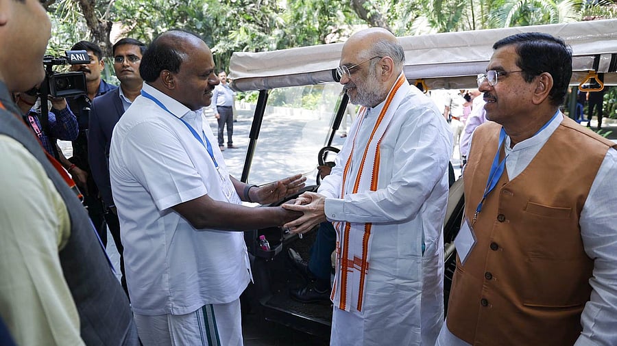 <div class="paragraphs"><p>Union Home and Co-operation Minister Amit Shah with JD(S) leader H D Kumaraswamy</p></div>