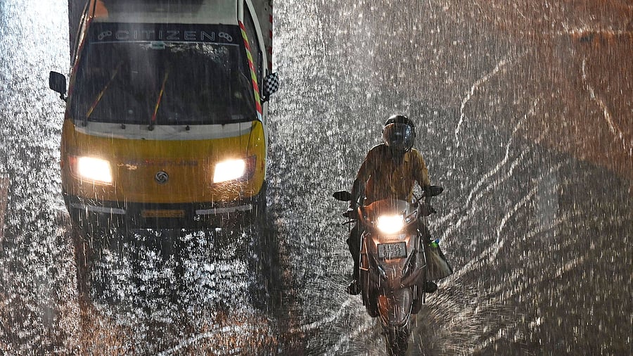 <div class="paragraphs"><p>A flooded stretch on Mysuru Road on Thursday night. </p></div>