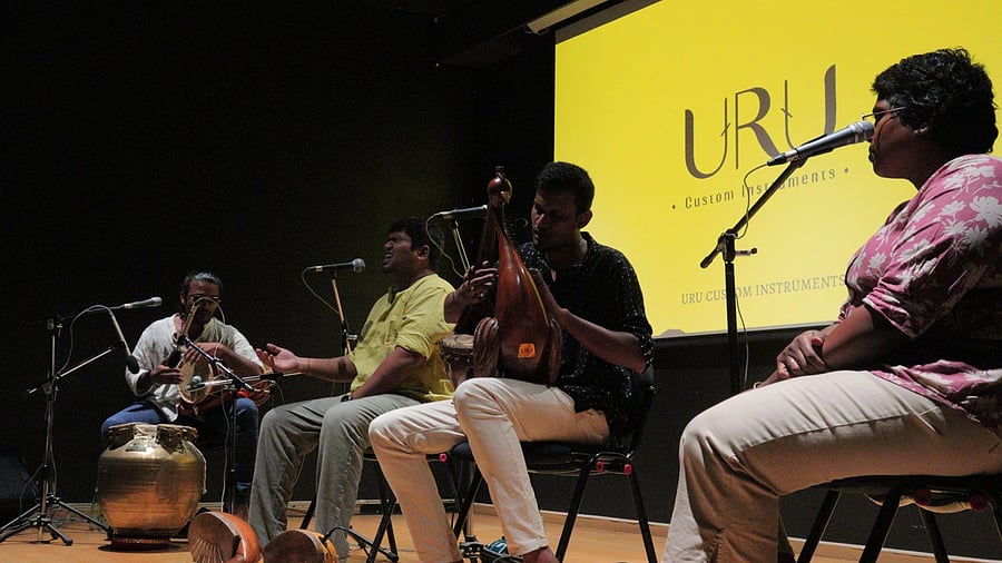 A performance on the yazh.