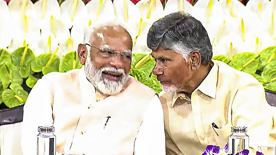 <div class="paragraphs"><p>Narendra Modi with TDP chief N Chandrababu Naidu.</p></div>