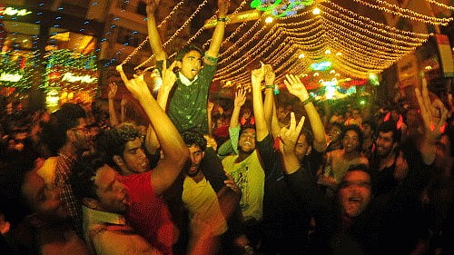<div class="paragraphs"><p>Representative image of a bar.</p></div>