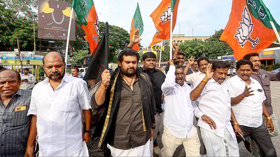 <div class="paragraphs"><p>BJP workers take part in a protest against the Tamil Nadu government over Kallakurichi hooch tragedy.</p></div>