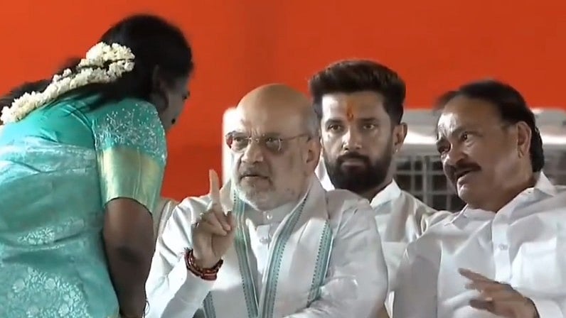 <div class="paragraphs"><p>A screeb grab of the video that went viral of the seemingly heated interaction between Shah and Soundararajan</p></div>