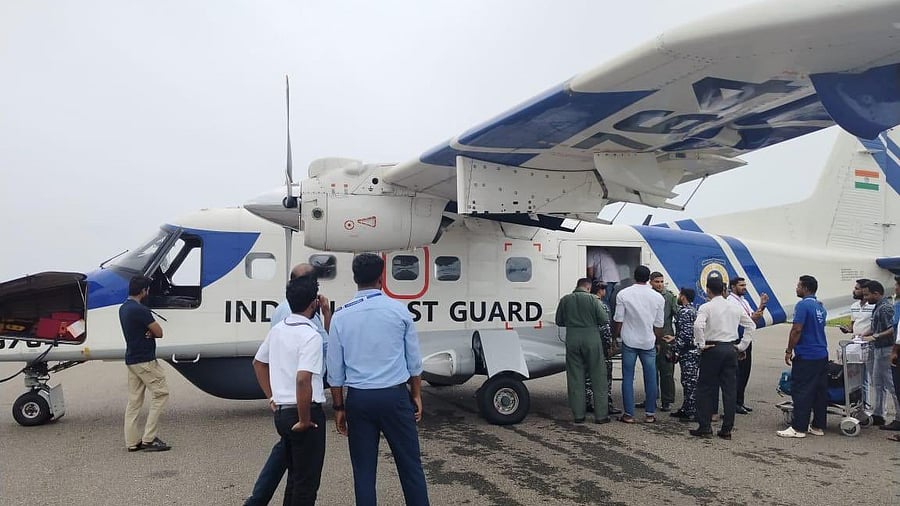 <div class="paragraphs"><p>Evacuation process by the Indian Coast Guard</p></div>