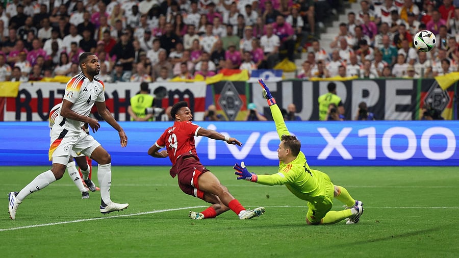 <div class="paragraphs"><p>Switzerland's Dan Ndoye scores their first goal </p></div>
