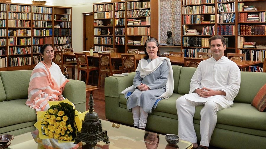 <div class="paragraphs"><p>West Bengal CM Mamata Banerjee with former Congress presidents Sonia Gandhi and Rahul Gandhi.</p></div>