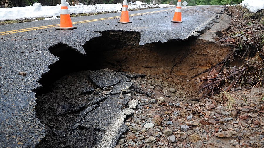 <div class="paragraphs"><p>Representative image showing a sinkhole.</p></div>