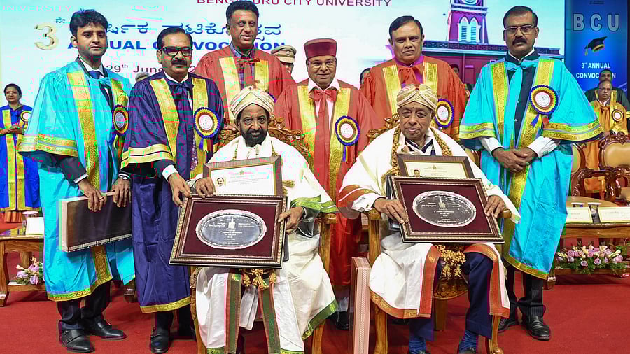 <div class="paragraphs"><p>Gundappa Ranganath Vishwanath (G R Vishwanth) Legendary Cricketer, Honorary Degree of Doctor of Letters (D.Lit) awardee and Dr M R Jayaram, Chairman, Gokula Education Foundation Honorary Degree Doctor of Letters (D.Lit) awardee seen with Ananda Kumar, Registrar (Evaluation), Prof Lingaraja Gandhi, Vice Chancellor BCU, Dr M C Sudhakar, Higher Education Minister and Pro Chancellor BCU, Thaawar Chand Gehlot Governor of Karnataka and Chancellor of Bengaluru City University, Prof T G Sitharam, Chairman, All India Council for Technical Education Javare Gowda T Registrar BCU at 3rd Annual Convocation of Bengaluru City University (BCU) at Jnana Jyothi Auditorium, Palace Road in Bengaluru on Saturday 29th June 2024.</p></div>