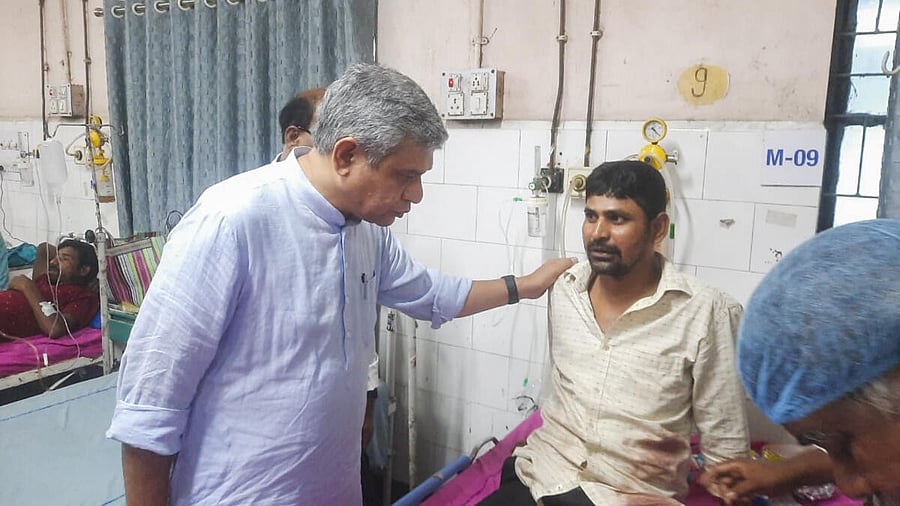 <div class="paragraphs"><p>Railways Minister Ashwini Vaishnaw visits an injured person at a hospital.&nbsp;</p></div>