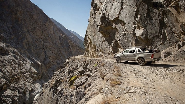 <div class="paragraphs"><p>Woman dies as car falls into valley in Sambhajinagar. (Representative Image)</p></div>
