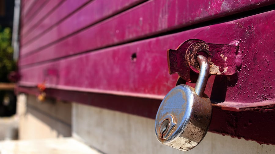 <div class="paragraphs"><p>A representative image of a closed market.</p></div>