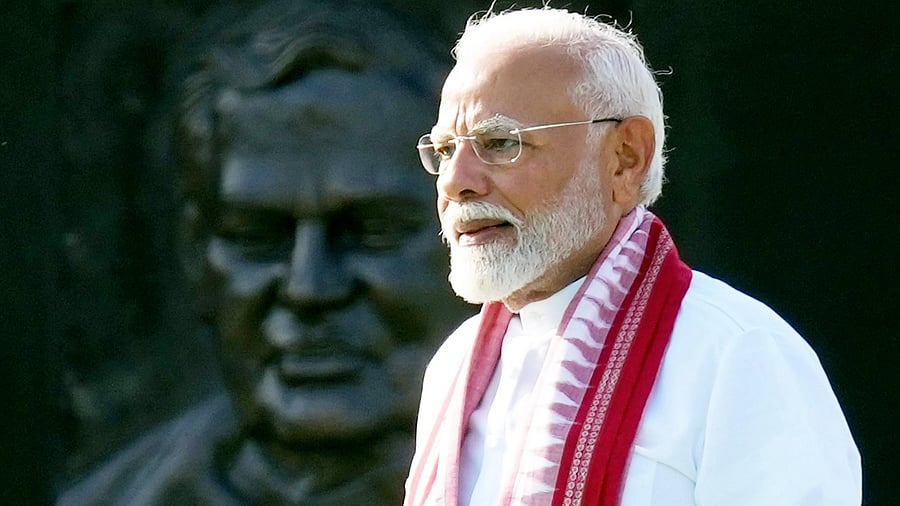 <div class="paragraphs"><p>PM Modi pays tribute to Atal Bihari Vajpayee</p></div>