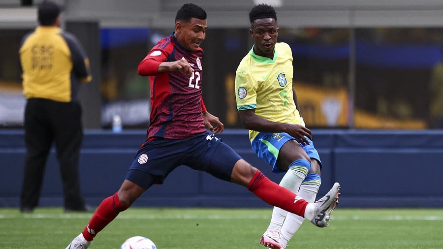 <div class="paragraphs"><p>Brazil forward Vinícius Júnior (7) crosses the ball against Costa Rica defender Haxzel Quiros Cruz (22) during the first half of a match at SoFi Stadium. </p></div>