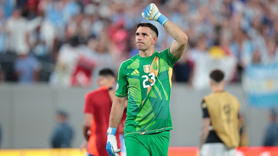 <div class="paragraphs"><p>Argentina goalkeeper Emiliano Martinez gestures to fans after their match against Chile in New Jersey, USA. </p></div>