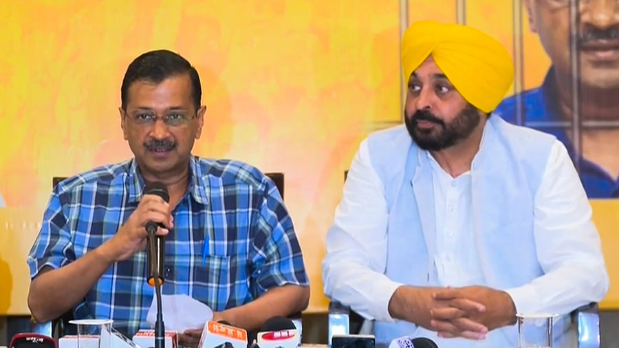 <div class="paragraphs"><p>File photo of Delhi Chief Minister Arvind Kejriwal and Punjab CM Bhagwant Mann. </p></div>