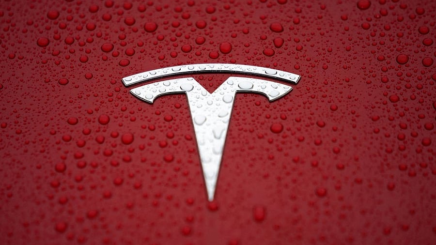 <div class="paragraphs"><p>The Tesla logo.</p></div>