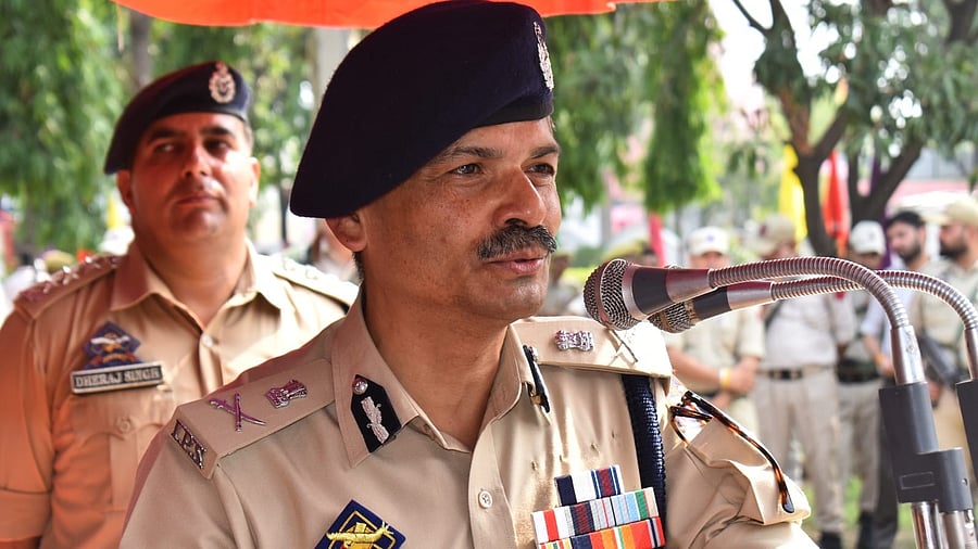 <div class="paragraphs"><p>DGP R R Swain</p></div>