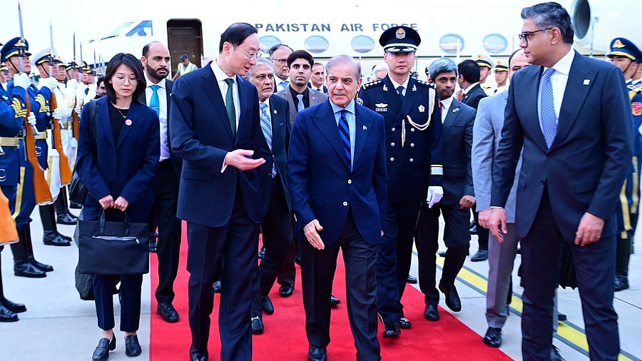 <div class="paragraphs"><p>Pakistan's Prime Minister Shehbaz Sharif being welcomed by Chinese delegation.</p></div>