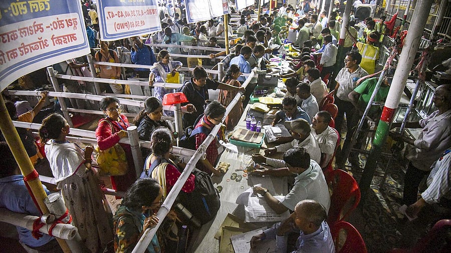 <div class="paragraphs"><p>Polling officials during the submission of the Electronic Voting Machines (EVM) and other election material after the end of the seventh and last phase of the Lok Sabha polls in Patna. </p></div>